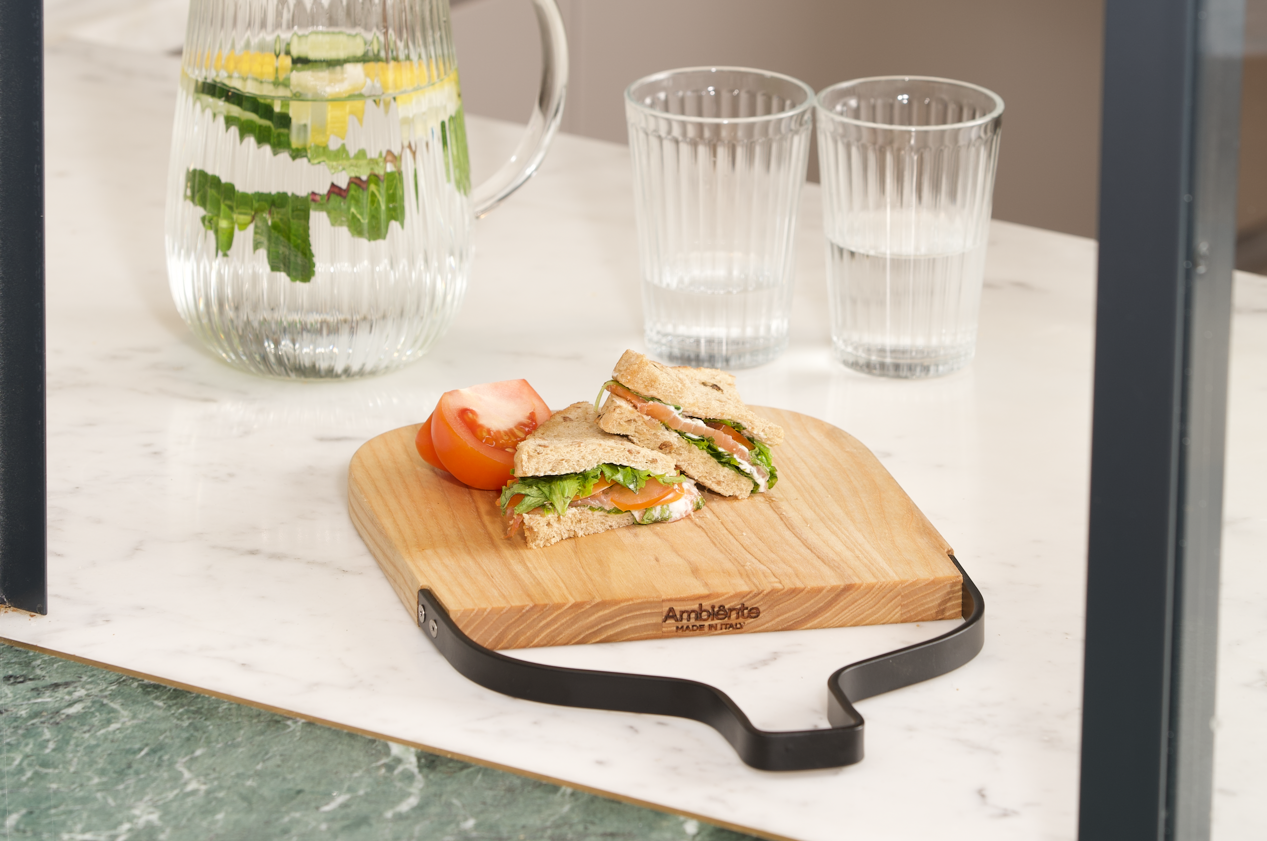 MEZZOPIENO CUTTING BOARD